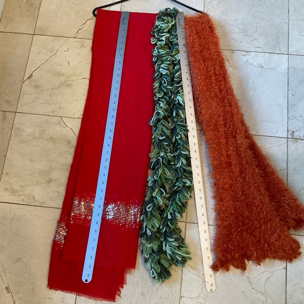 Lot of three scarves, red, orange and green. See measurements in photos. - Picture 6 of 9